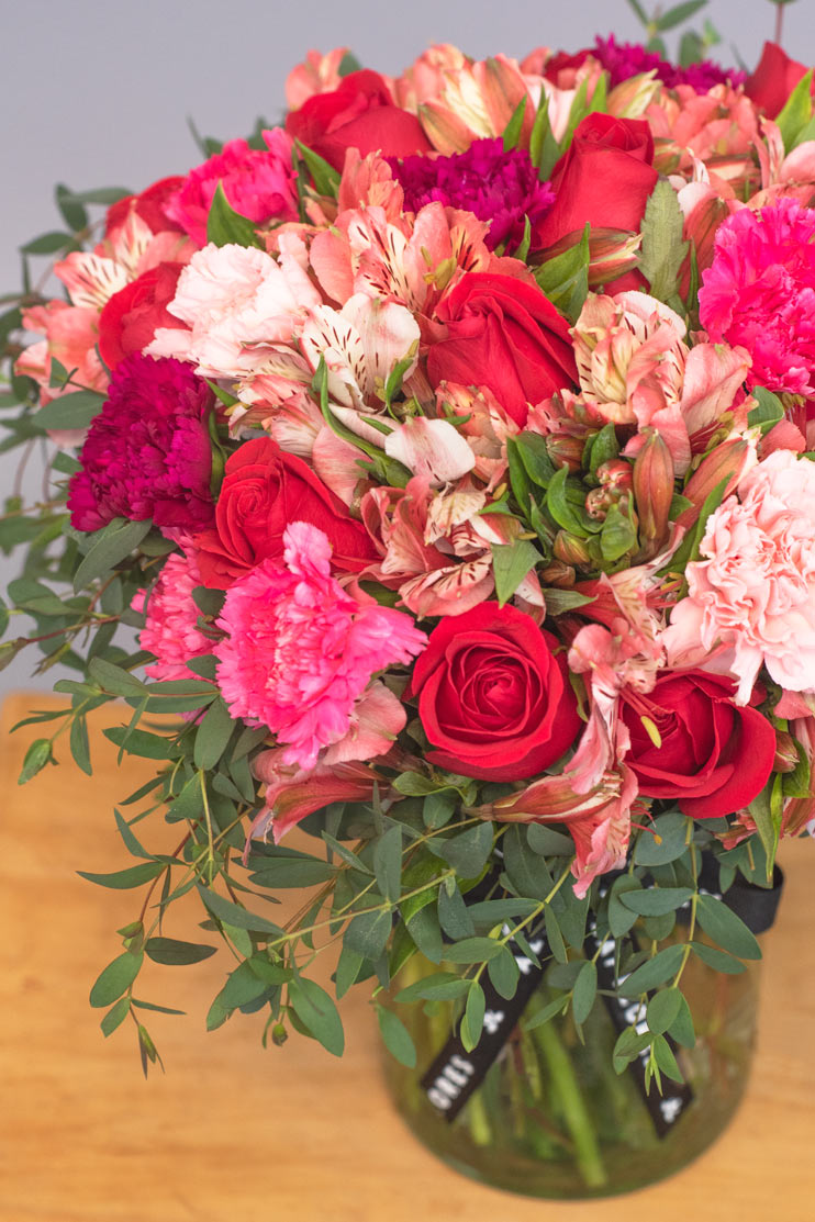 Enamorados - Rosa Roja, Clavel Rosa y Astromelia Rosa