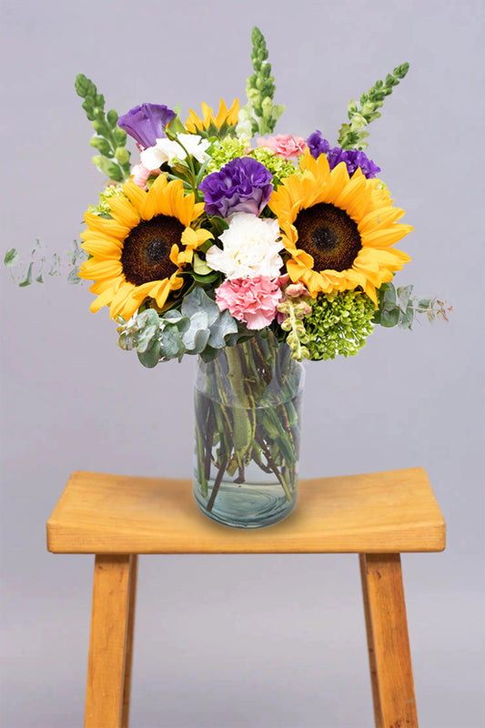 Emocionante - Girasol, Clavel Rosa y Blanco, Hortensia y Perrito