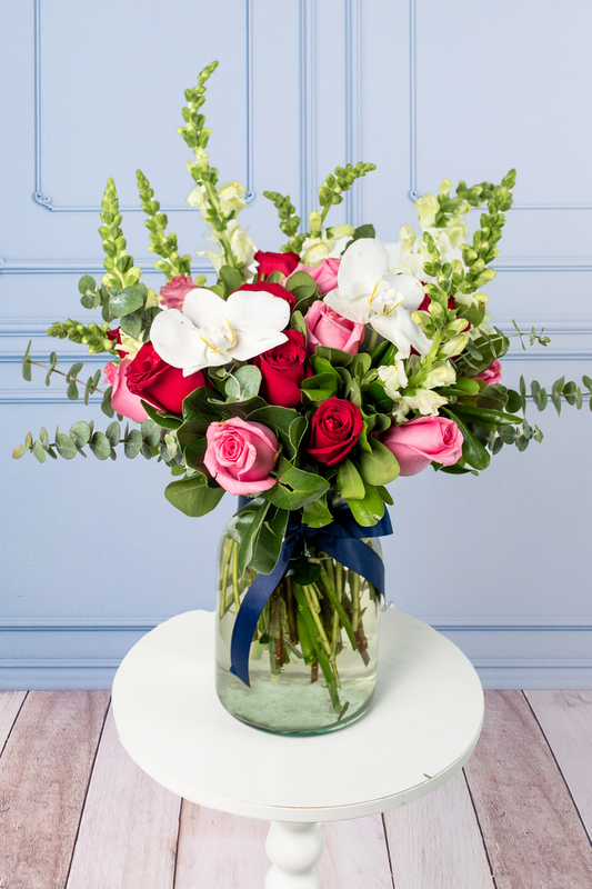 Latido - Arreglo de Rosas Rojas y Rosas con Orquídea