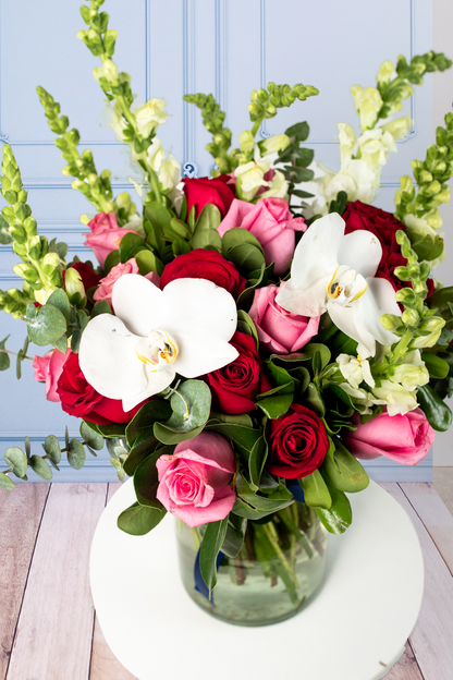 Latido - Arreglo de Rosas Rojas y Rosas con Orquídea