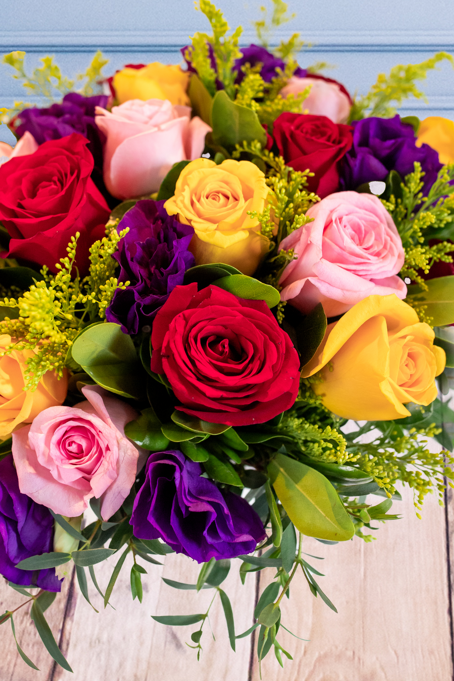 Trópico - Rosa Roja, Amarilla, Clarita y Lisianthus