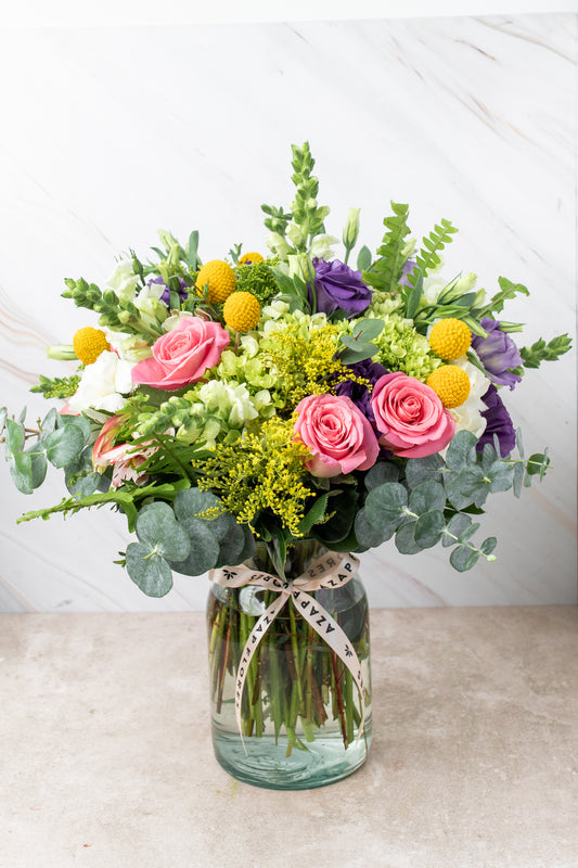 Amor Propio - Rosa Clarita, Clavel Blanco, Hortensia, Lisianthus, Craspedia y Perrito Blanco